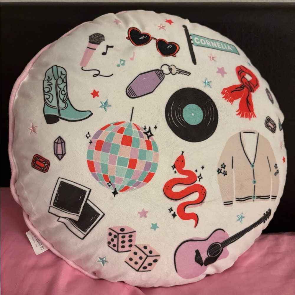Round Taylor Swift Decorative Pillow